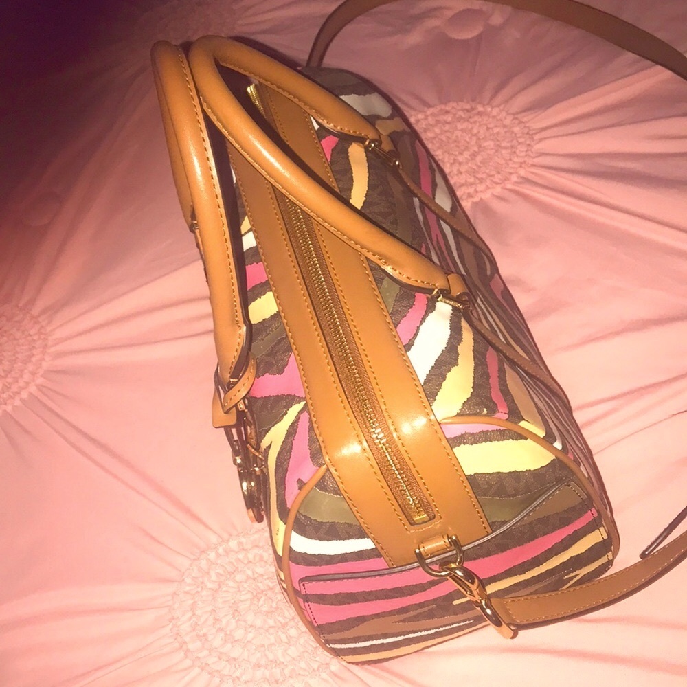 πGorgeous MK Bagβ super rare unique beautiful satchel bag π NWTO!!! - Picture 8 of 15